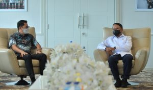 Menteri Pemuda dan Olahraga Republik Indonesia (Menpora RI) Zainudin Amali menerima kunjungan Bupati Minahasa Utara, Sulawesi Utara, Joune J. E. Ganda di ruang kerjanya lantai 10, gedung Kemenpora, Jakarta Pusat, Selasa (6/4). (foto:bagus/kemenpora.go.id)