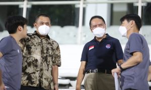 Menteri Pemuda dan Olahraga Republik Indonesia (Menpora RI), Zainudin Amali mampir menengok pemusatan latihan Timnas Indonesia di Stadion Madya, Senayan, Jakarta, Jumat (7/5) malam. Hal ini spontan dilakukan Menpora Amali saat hendak pulang dari kantornya.(foto:rayki/kemenpora.go.id