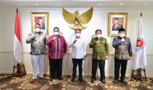 Menteri Pemuda dan Olahraga Republik Indonesia (Menpora RI) Zainudin Amali menerima kunjungan Ketua Badan Pengawas Pemilu Republik Indonesia (Bawaslu RI) Abhan di ruang kerjanya, gedung Kemenpora, Jakarta Pusat, Selasa (25/5). (foto:bagus/kemenpora.go.id)