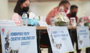 Kemenpora Youth Creative Challenge 2021 telah memasuki fase penjurian setelah berakhir pada 20 Mei kemarin. Proses penjurian dalam kegiatan ini dilakukan secara transparan. Para peserta dapat mengikuti proses tahapan seleksi hasil karya mereka melalui virtual.(foto:rayki/kemenpora.go.id)